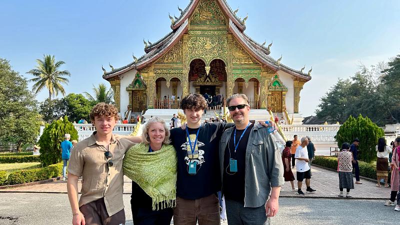 How to Find the Right Multigenerational Tour for Your Family - background banner